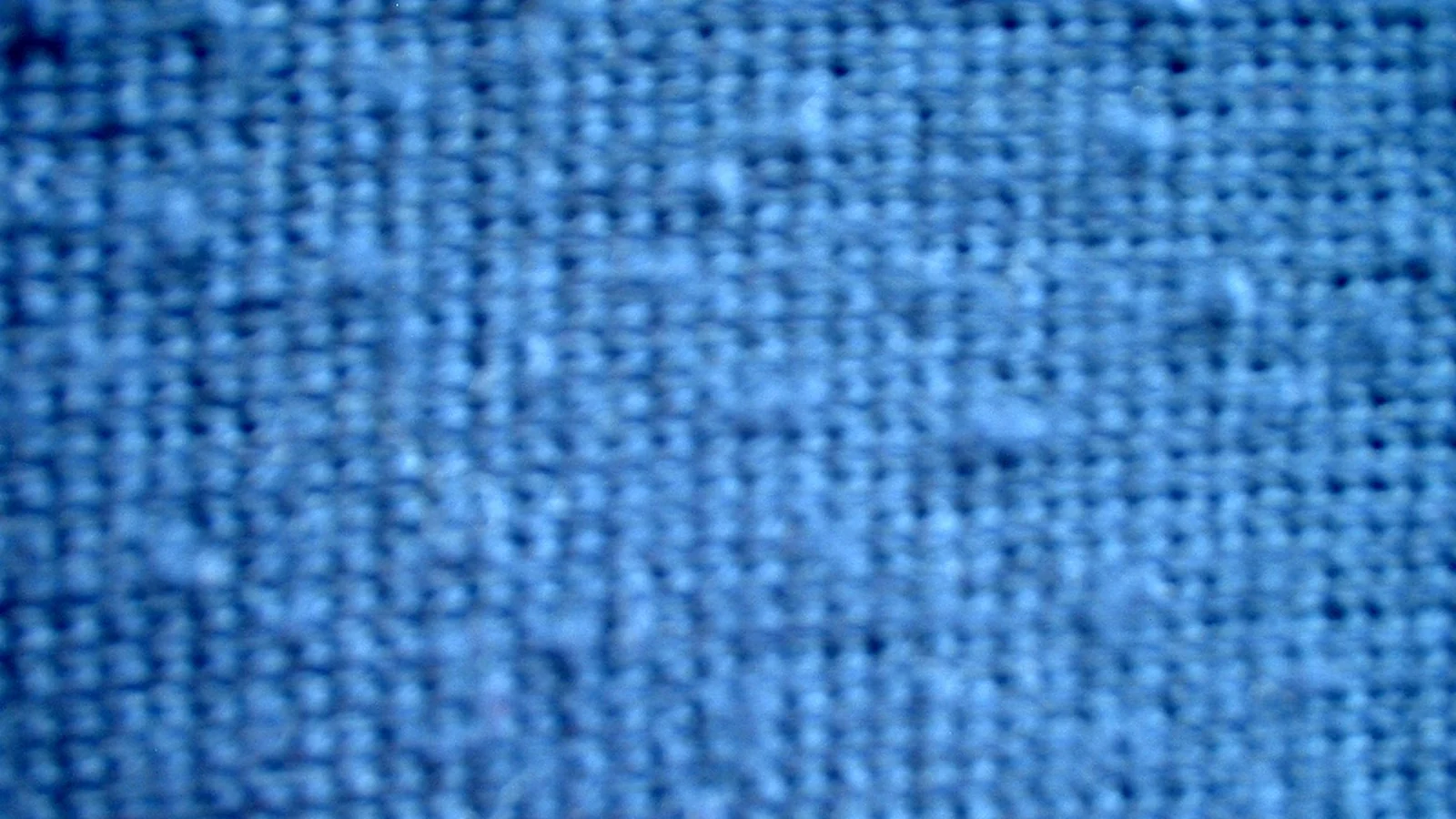 Maglione che forma pallini: come leggere composizione ed etichetta prima di decidere come trattarlo